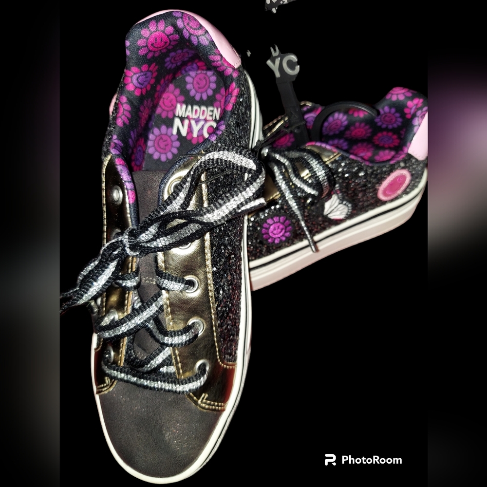 Madden NYC Junie Glitter Sneaker Girl's Size 3 NWOT